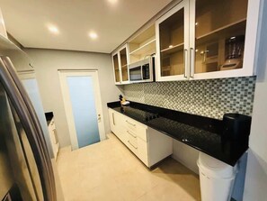 Coffee/tea maker, fridge, microwave, stovetop - Tropical Elegance Retreat II (San Juan)