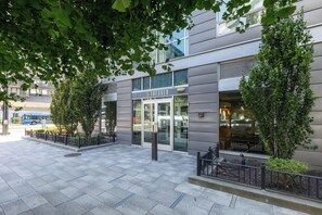 Exterior detail - Modern Apt with Pool | Walk Downtown (Stamford, CT)
