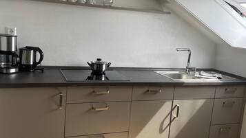 Kühlschrank, Herdplatte, Geschirrspüler
