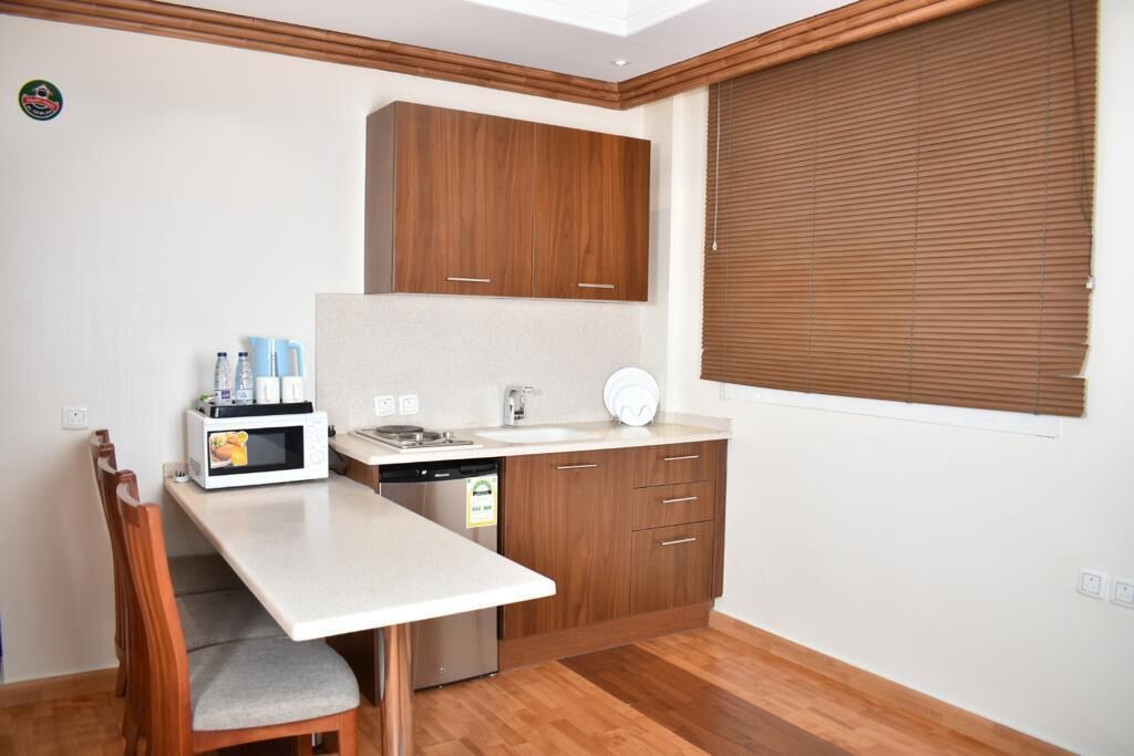 Basic Twin Room | Private kitchen | Mini-fridge, microwave, stovetop