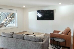 Living area - Lakefront Retreat Private Dock Canoe Kayak Firepit Sleeps 8 Litchfield Hills CT (Bethlehem)