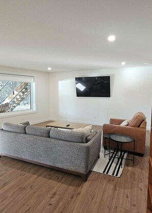 Living area - Lakefront Retreat Private Dock Canoe Kayak Firepit Sleeps 8 Litchfield Hills CT (Bethlehem)