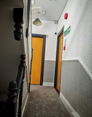 Blackout curtains, iron/ironing board, free WiFi - Phoenix B&B (Londonderry)