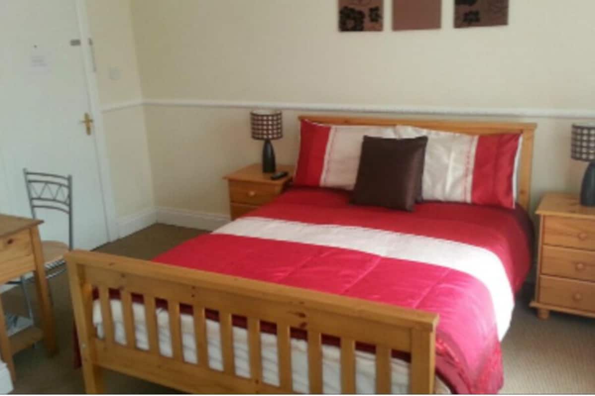Comfort Double Room | Blackout drapes, iron/ironing board, free WiFi