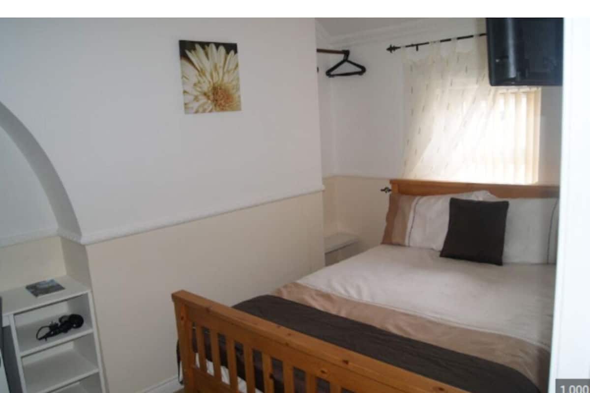 Basic Double Room | Blackout drapes, iron/ironing board, free WiFi