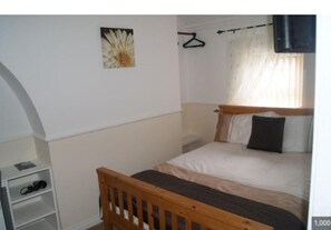 Blackout curtains, iron/ironing board, free WiFi - Phoenix B&B (Londonderry)