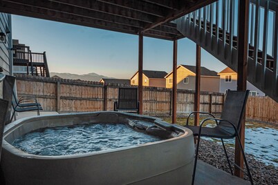 +Precious Pigeon Drive+ Wine, Game Room & HotTub