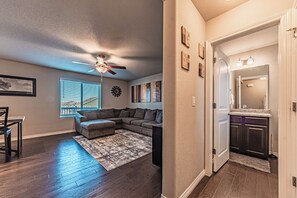 Living area - +Precious Pigeon Drive+ Wine, Game Room & HotTub (Colorado Springs)