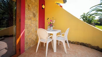 Triple Room, Garden View | Outdoor dining