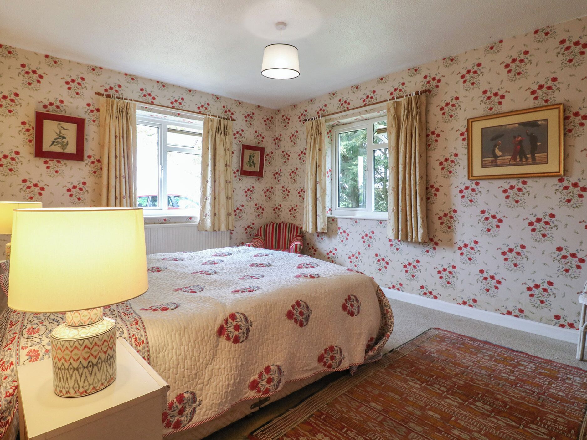 4 chambres, accès au Wi-Fi (inclus), décor unique, ameublement unique
