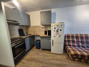 Unclassified image, 4 of 10, button - 300m from ski slopes, Ground floor, terrace, 28m², Tignes (Tignes)