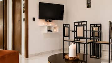 Deluxe Apartment, Garden View | Living area