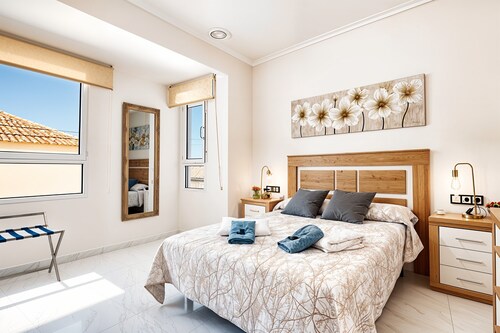 'The Triplets' Apartment with Mountain Views, Wi-Fi and Air Conditioning