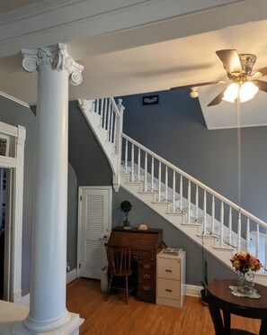 Interior - 1900 Queen Anne in adorable Magic City - Moberly (Moberly)