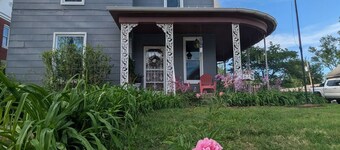 1900 3br Queen Anne with AC in adorable Magic City - Moberly