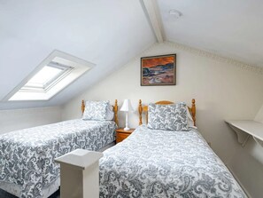A bedroom with two beds, a skylight, a painting, and a small bedside table with a lamp. - 2-bedroom apartment in delightful Ogunquit. Walking distance to the Cove (Ogunquit)