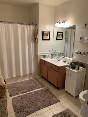 Bathroom - 2-bedroom condo in charming Saratoga Springs community with Pool (Saratoga Springs)