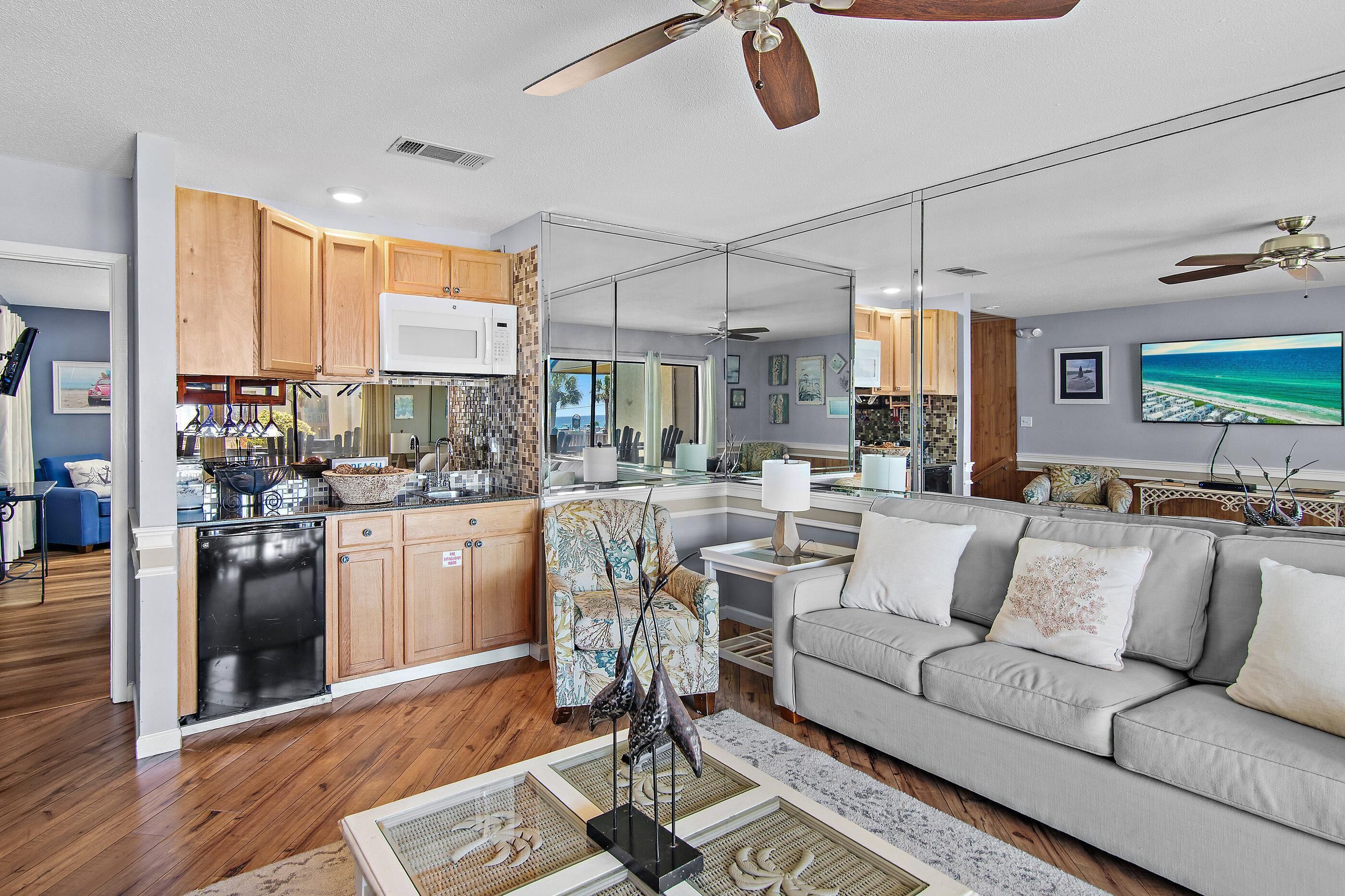 House, Multiple Beds (Blue Surf 19) | Living area