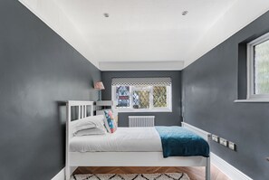 5 Schlafzimmer, Schreibtisch, Bügeleisen/Bügelbrett, kostenloses WLAN