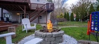 Pet-Friendly 1BR Apartment with/Laundry- Walk to Shops and Downtown