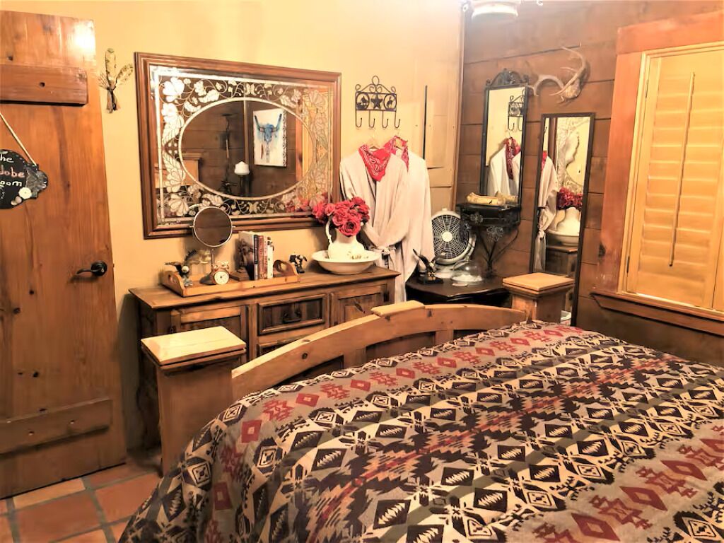4 bedrooms, iron/ironing board, Internet, bed sheets
