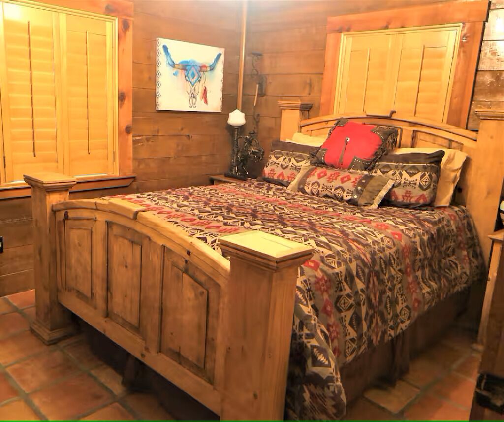 4 bedrooms, iron/ironing board, Internet, bed sheets