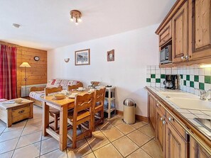 Interior - 1st floor, swimming pool, tv, ski locker, 32m², Les Menuires (Les Menuires)