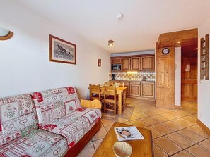 TV - 1st floor, swimming pool, balcony, tv, ski locker, 32m², Les Menuires (Les Menuires)