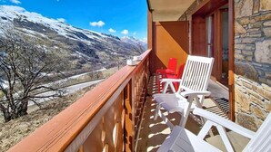 Property grounds - 100m from ski slopes, Ground floor, swimming pool, terrace, tv, ski locker, 32m², Les Menuires (Les Menuires)