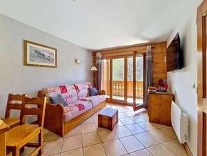 TV - Ground floor, swimming pool, balcony, tv, ski locker, 32m², Les Menuires (Les Menuires)