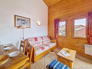 TV - 3rd floor, swimming pool, balcony, tv, ski locker, 32m², Les Menuires (Les Menuires)