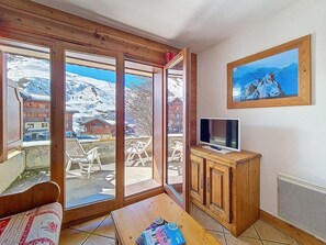TV - Floor -1, swimming pool, terrace, tv, ski locker, 32m², Les Menuires (Les Menuires)