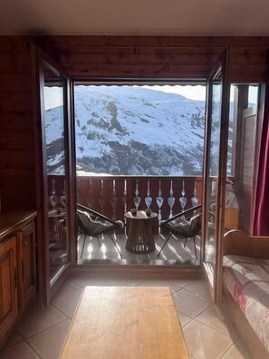 Interior - 3rd floor, swimming pool, balcony, tv, ski locker, 32m², Les Menuires (Les Menuires)