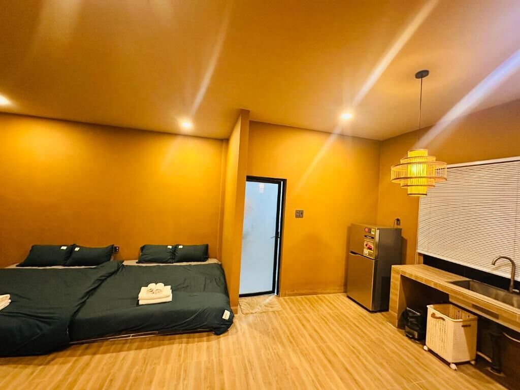 Habitación cuádruple familiar, balcón, vista al jardín | Insonorización, tabla de planchar con plancha y wifi gratis 