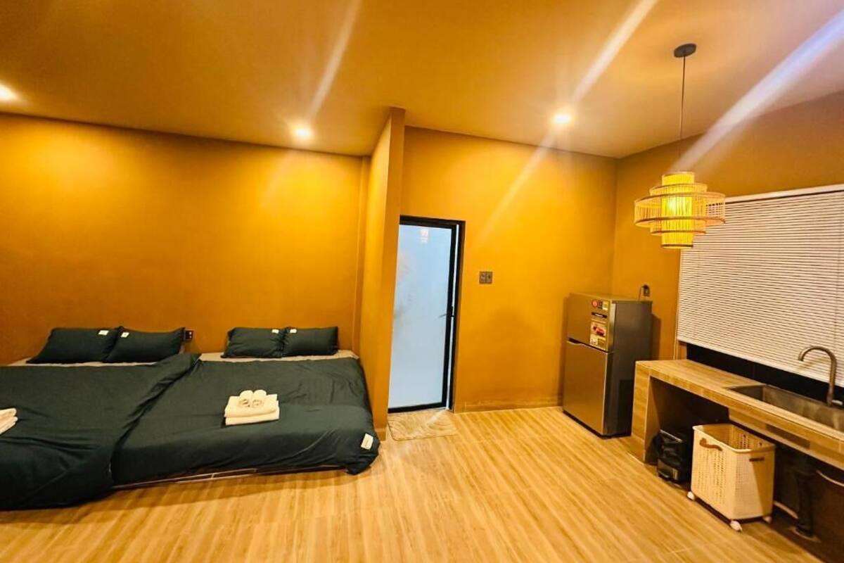 Habitación cuádruple familiar, balcón, vista al jardín | Insonorización, tabla de planchar con plancha y wifi gratis