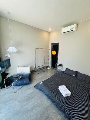 Comfort Double Room, River View | Soundproofing, iron/ironing board, free WiFi