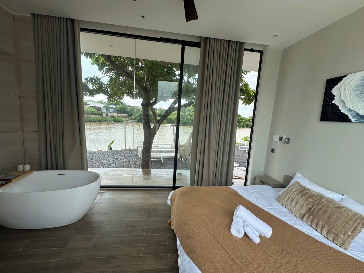 Chambre Double Deluxe, bain à remous, vue fleuve