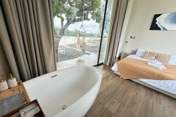 Phòng đôi Deluxe, quang cảnh sông | Phòng cách âm, bàn ủi/dụng cụ ủi quần áo