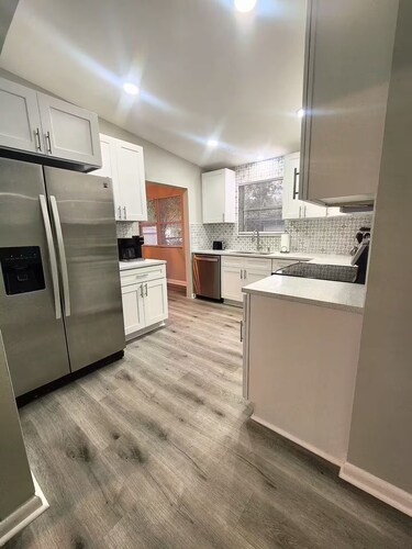 Arques Blue: Sleeps7! 4Bd/2Bth/Huge Home & 2 Patios