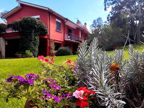 Property grounds - Cozy and spacious villa, ideal for groups and families, close to the city center (La Massimina-Casal Lumbroso)
