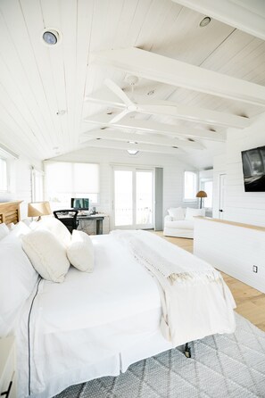 Free WiFi, bed sheets - Alchemy, Hamptons Beach House. (Westhampton Beach)