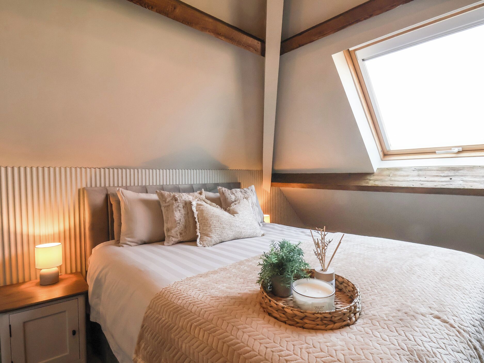 3 quartos, Wi-Fi de cortesia, individualmente decorados