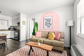 TV - Relax and Unwind On Music Row (Nashville)