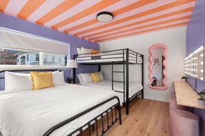 2 bedrooms, iron/ironing board, travel cot, WiFi - The Lyric - Dolly Darling on Music Row (Nashville)