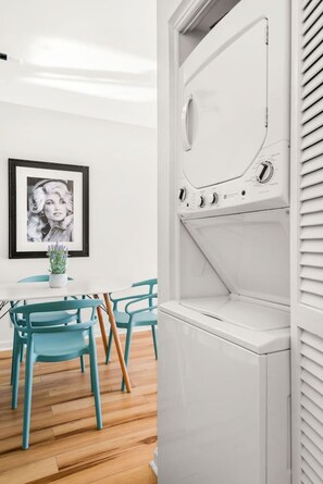 Dining - The Lyric - Dolly Dream on Music Row (Nashville)