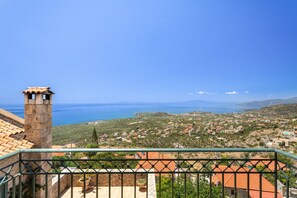 Property grounds - Holiday Home 'Villa Oneiro' with Sea View, Wi-Fi and Air Conditioning (Στούπα)