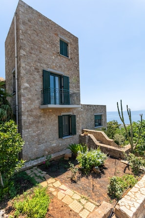 Exterior - Holiday Home 'Villa Oneiro' with Sea View, Wi-Fi and Air Conditioning (Στούπα)