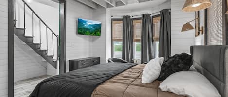 4 bedrooms, iron/ironing board, free WiFi, bed sheets