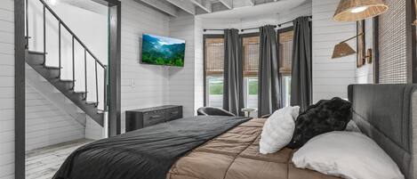 4 bedrooms, iron/ironing board, free WiFi, bed sheets