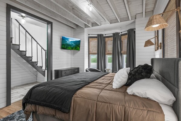 4 bedrooms, iron/ironing board, free WiFi, bed sheets - 9 min to Windrock/12 min to Oak Ridge-Sleeps 6+/2 car garage/Full Laundry (Oliver Springs)